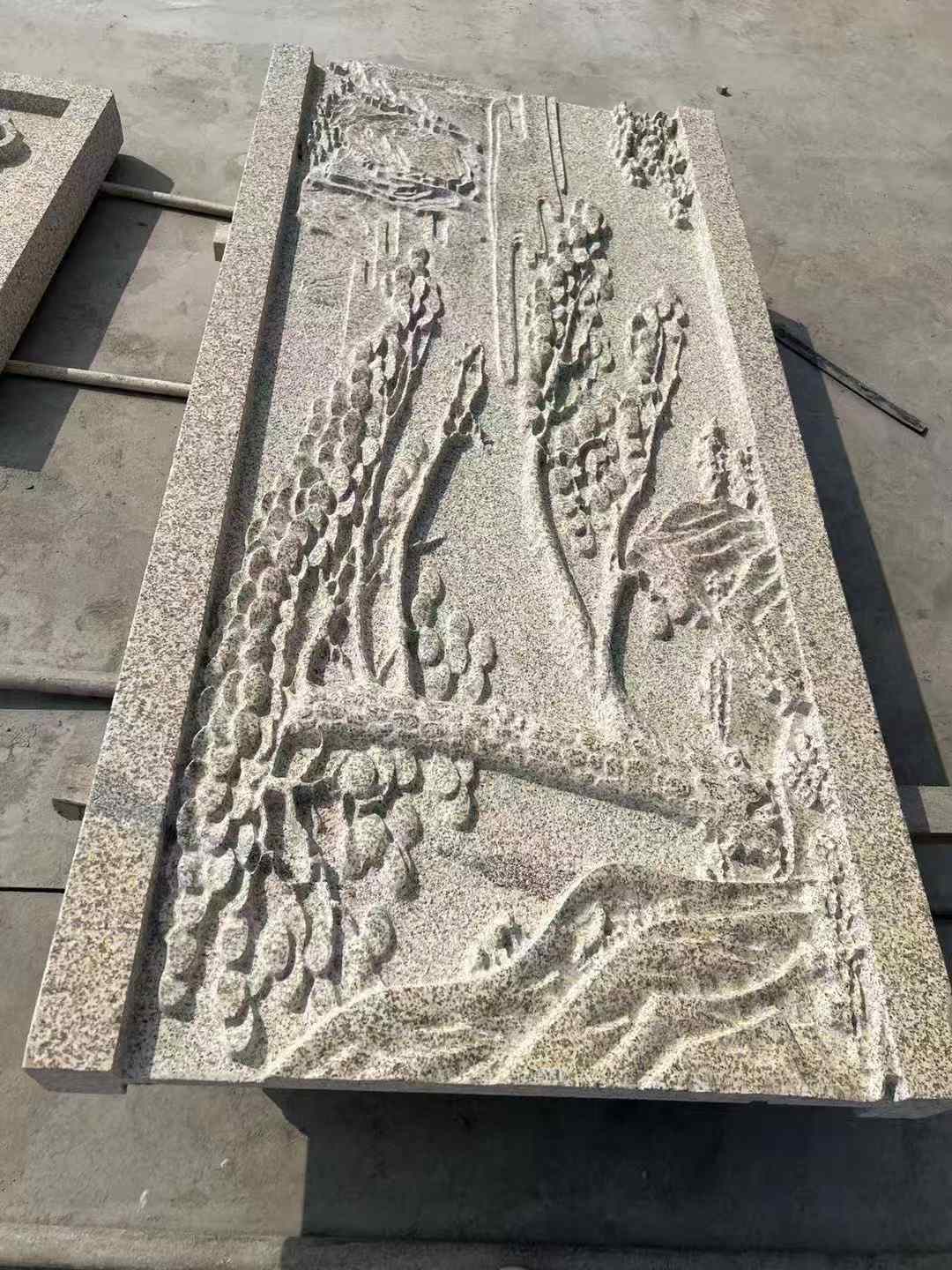 河源黄金麻别墅雕刻版 别墅私人定制