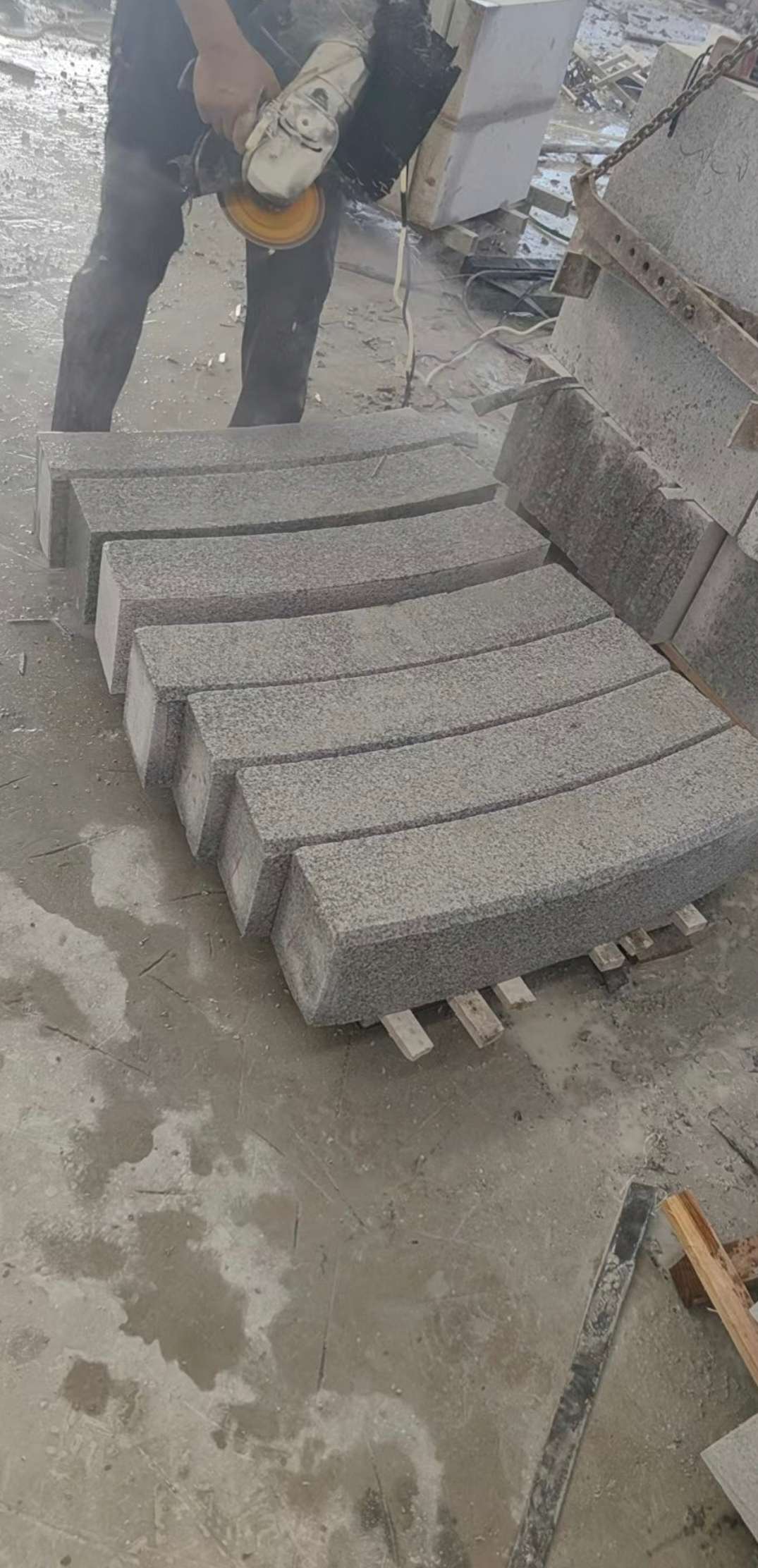 河源芝麻白弧形路牙石