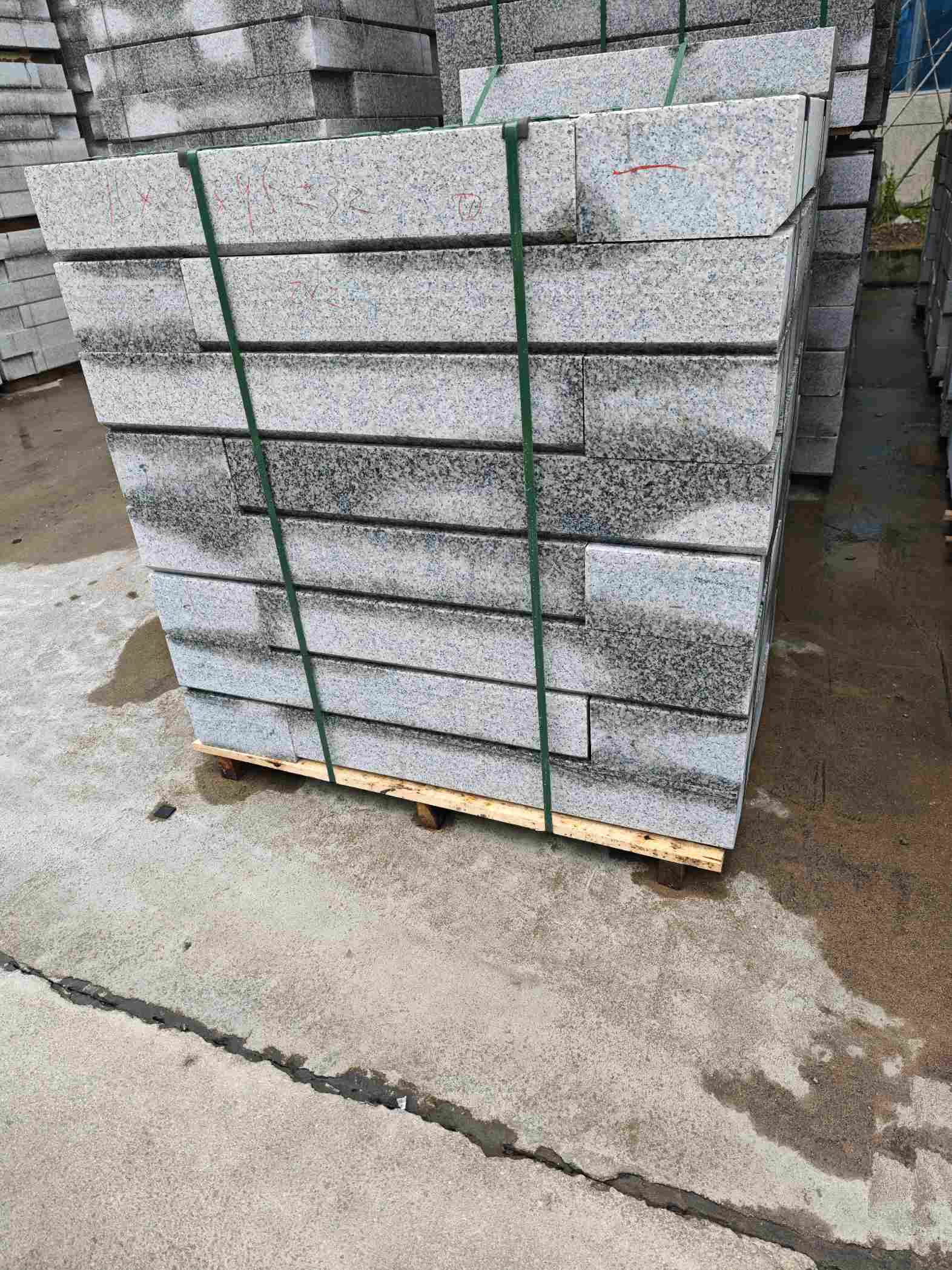 河源芙蓉白路牙石，马路牙子